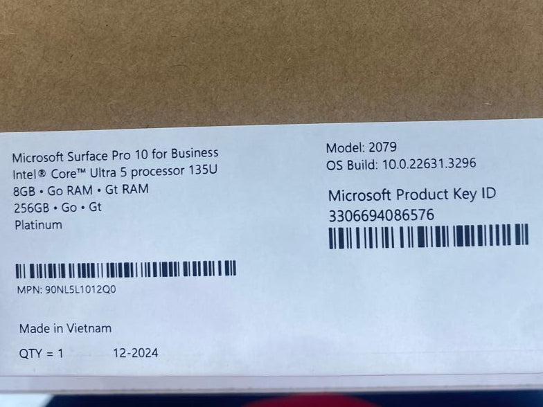 Microsoft Surface Pro 10 ZDR-00007, Intel Ultra 5-135U, RAM 8GB, SSD 256GB, Intel Graphics, 13.3 Inch (2880 x 1920), Platinum