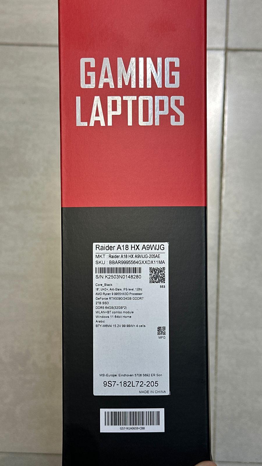 MSI Raider A18 HX A9WIG-205AE، AMD Ryzen 9-9955HX3D، ذاكرة وصول عشوائي (RAM) سعة 64 جيجابايت، قرص SSD سعة 2 تيرابايت، NVIDIA RTX 5090 سعة 24 جيجابايت، شاشة 18 بوصة UHD+ 120 هرتز، لون أسود